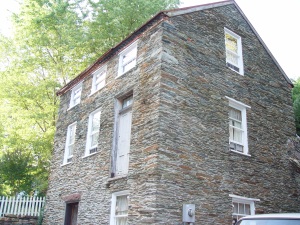 Some old house in Harpers Ferry. Ain't she purty?